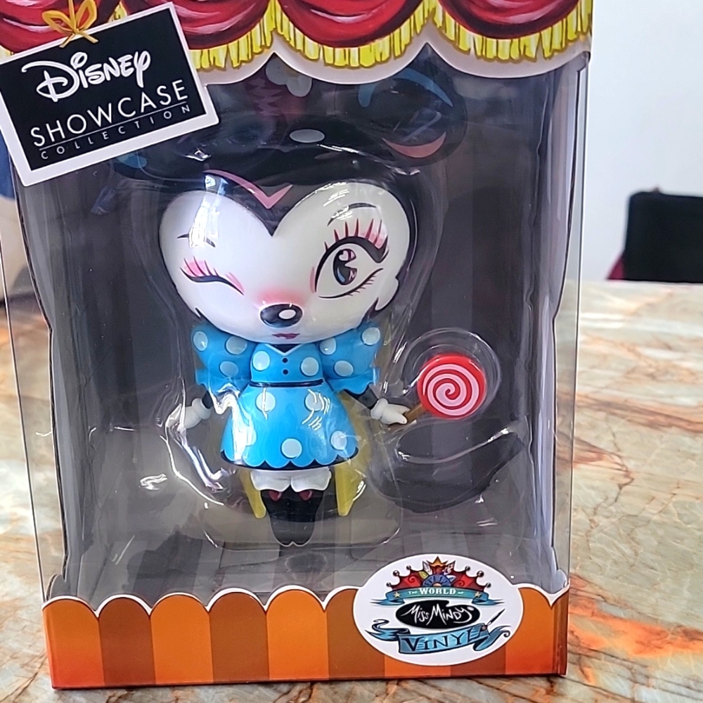 Disney Showcase Collection Minnie